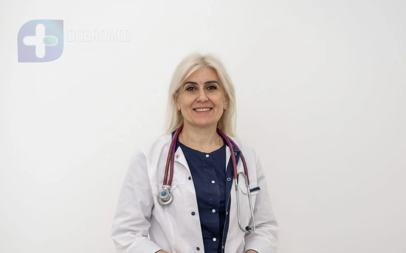 Врач-нарколог центра Добро готовится к процедуре кодирования на дому, Одесса